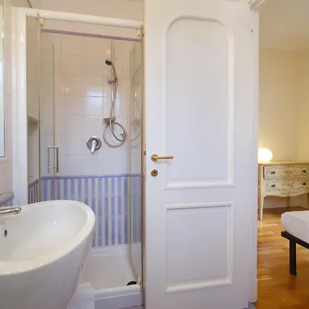 Elisa's Trevi Fountain Buddyrent Apartment Rome