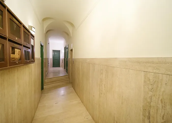 Elisa's Trevi Fountain Buddyrent *